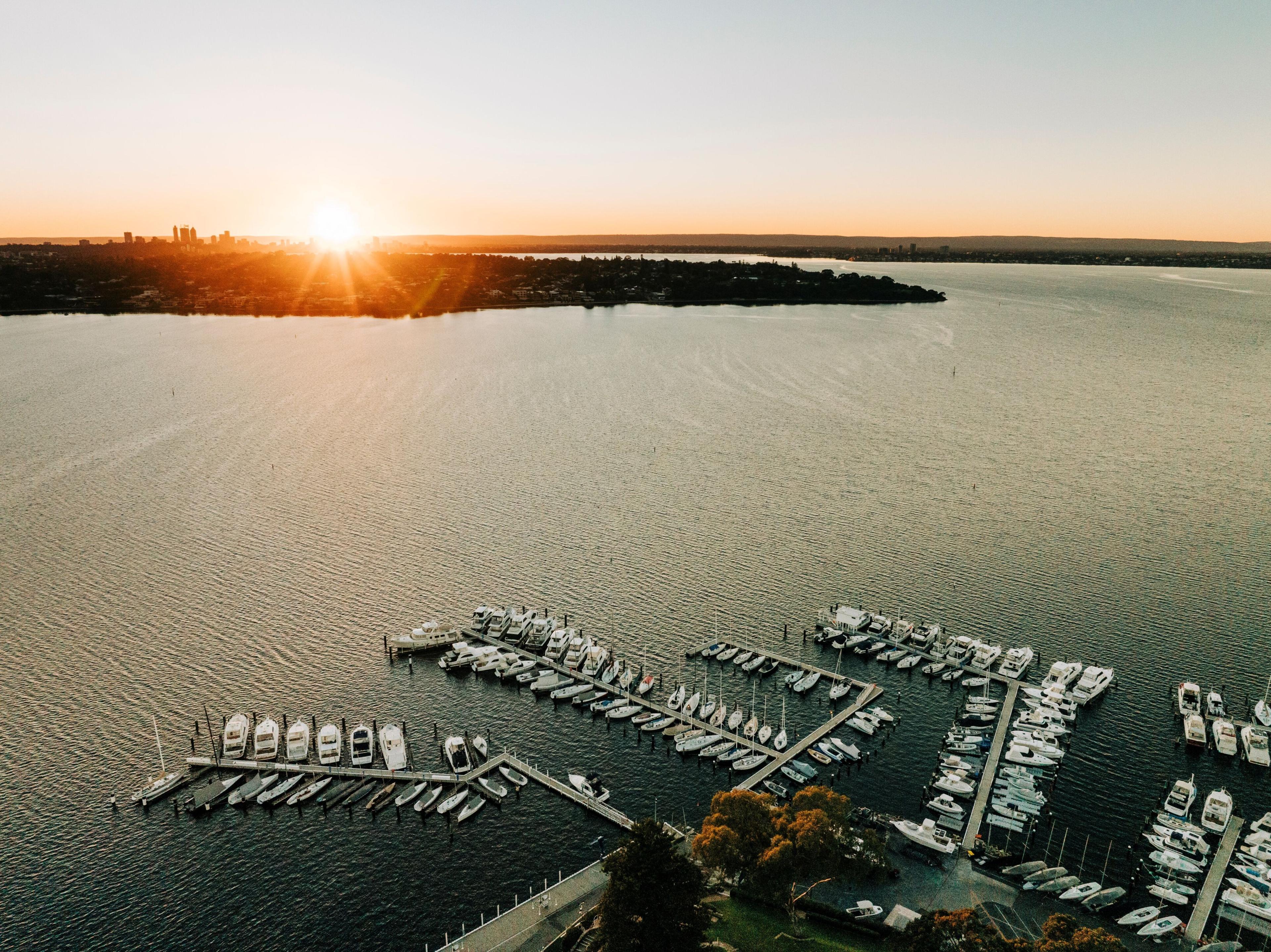 THIS NEIGHBOURHOOD’S RIVERSIDE AND BEACHSIDE POSITION CULTIVATES AN ACTIVE OUTDOOR LIFESTYLE CENTRED ON WATERFRONT RECREATION.