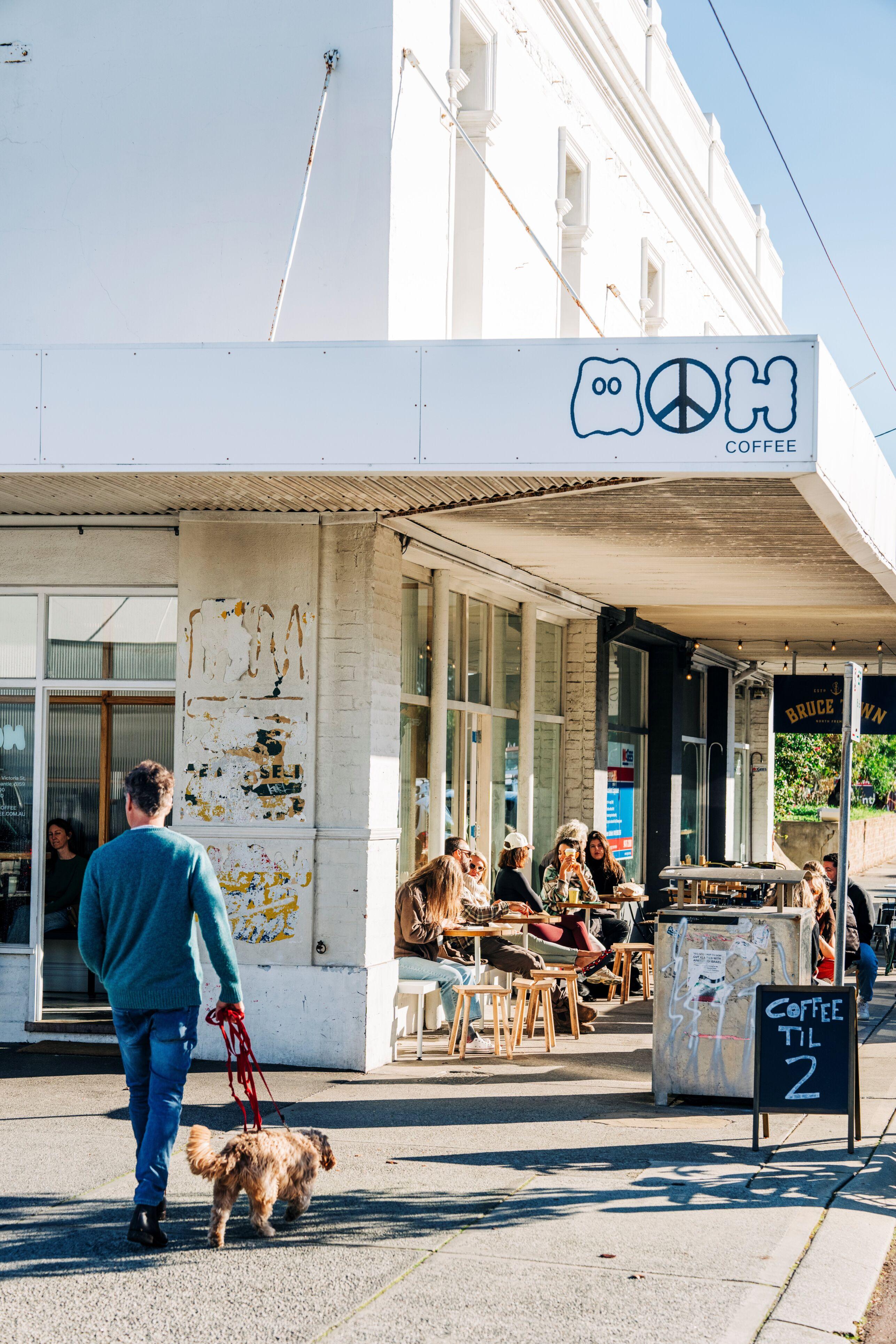 STROLL DOWN TO CAFÉ STRIPS ON GLYDE STREET OR QUEEN VICTORIA STREET FOR YOUR MORNING COFFEE.